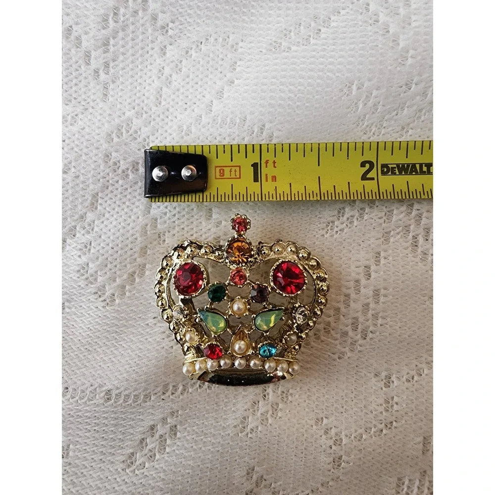 Vintage Bejeweled Crown Brooch Pin Rhinestone Gold Tone Regency Regal Pearl